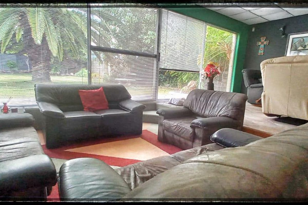 Modern 5 Bedroom Family House For Sale - Grootfontein - Photo 4