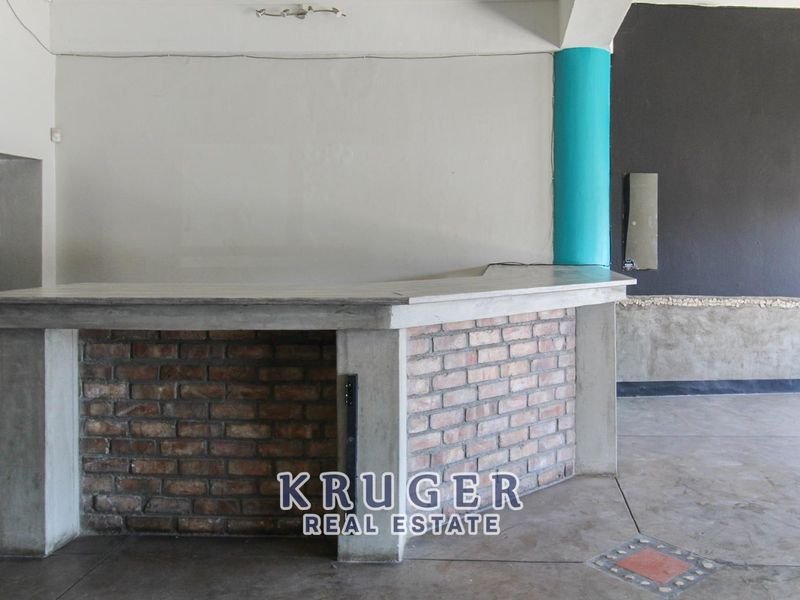 Business property available in the heart of Outjo - Photo 4