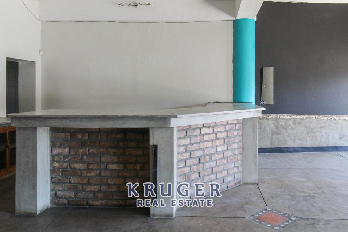 Business property available in the heart of Outjo - Photo 4