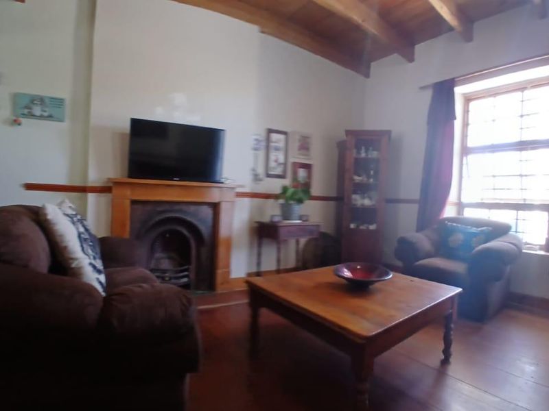 Charming 2-Bedroom Duplex in Prime Location - Photo 7