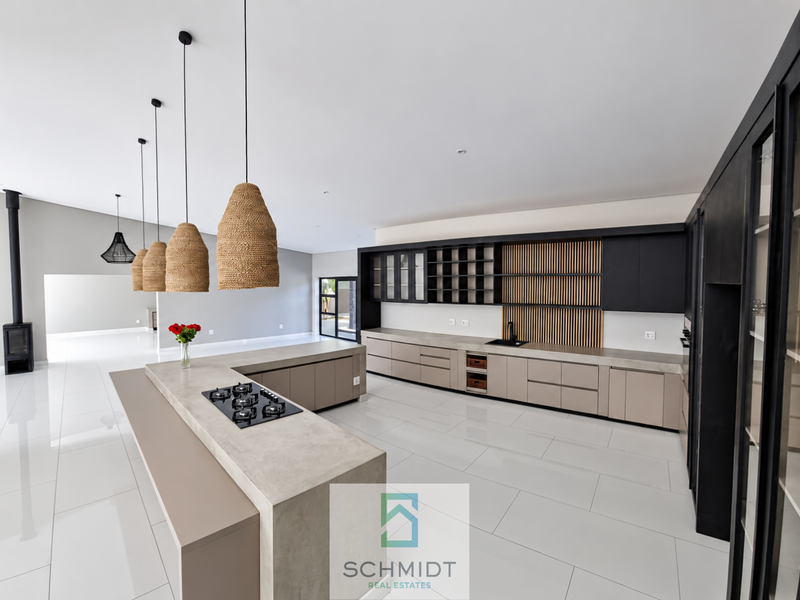 Exceptional Luxury Living in Suiderhof | Home with 2 Flatlets For Sale - Photo 7