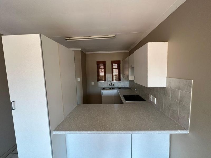 Stunning 2 Bedroom top unit in Faerie Glen for Sale - Photo 9