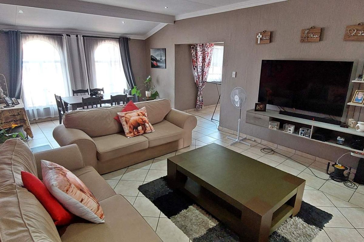 Pet Friendly 2 Bedroom Unit, in Town. - Photo 3