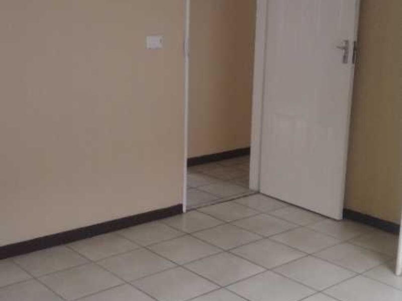 2 bed,1 bath ground floor unit for sale - Photo 7