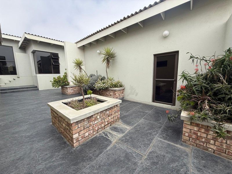 FOR SALE- 3 BEDROOM HOUSE IN OCEAN VIEW SWAKOPMUND, NAMIBIA - Photo 4