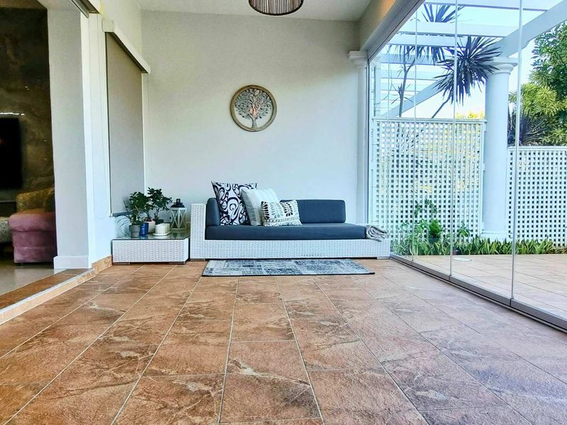 Substantial Three-Bedroom Townhouse with Sea Views in Ilala Ridge - Photo 4