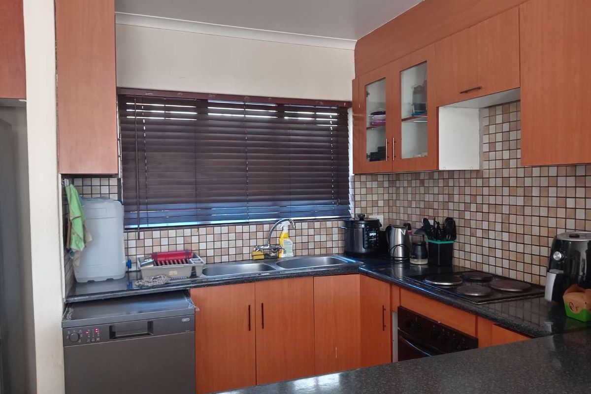 Garden Simplex Two Bedroom Two Bathroom Apartment For Sale - Photo 4