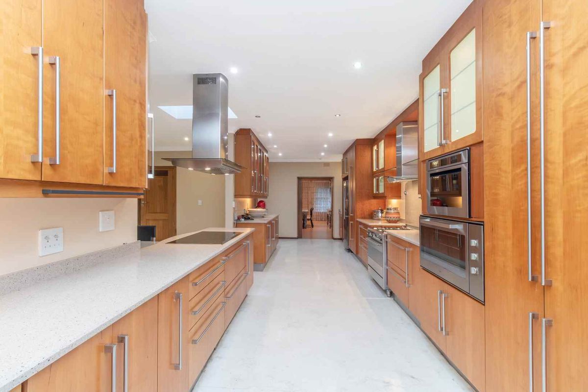 Spectacular 5 Bed, 5 Bath House in Sought after area in Sandon - Photo 4