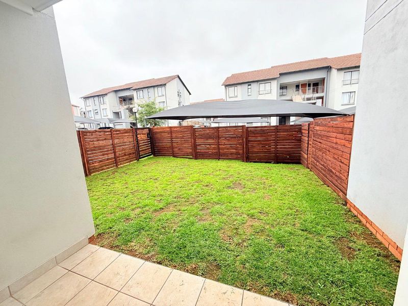 Elegant Living: 3-Bedroom Oasis in Octave Complex - Photo 6