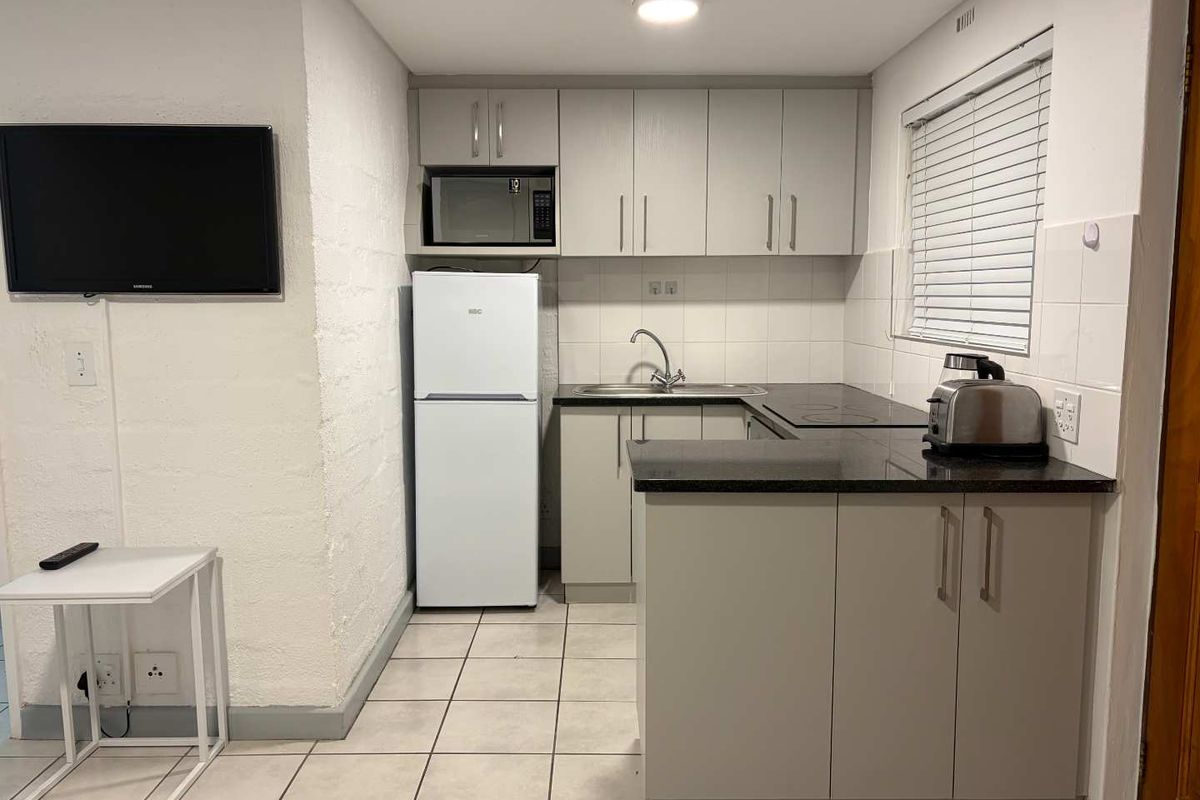 Furnished Two-Bedroom Unit to Rent Close to Stellenbosch University - Photo 2