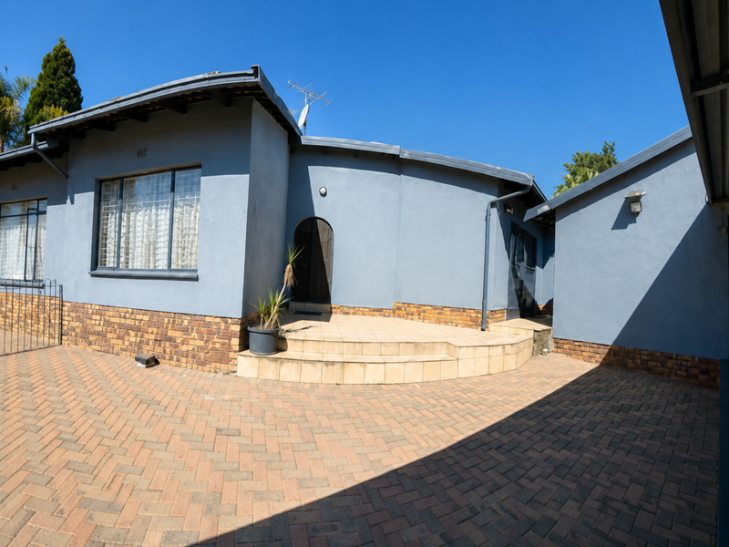 3 Bedroom House in Marlboro Garden - Photo 3