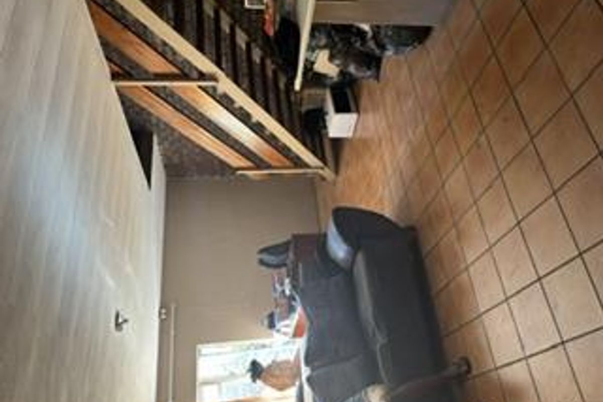 2 Bedroom duplex is now for sale in Upper Sunnyside. - Photo 4