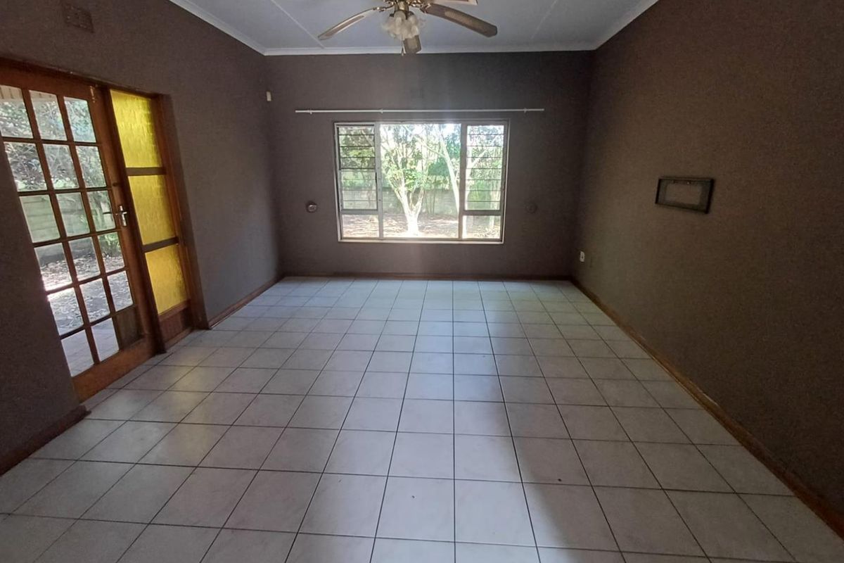 SPACIOUS HOUSE FOR SALE - Photo 4