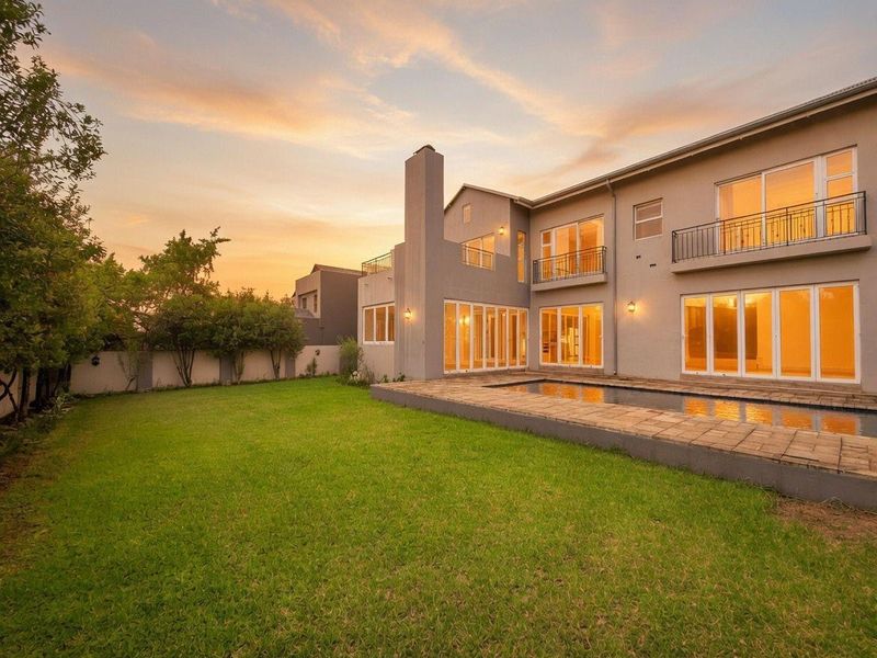 Spacious Family Home In Top Location - Photo 3