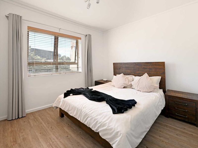 Spacious 2-Bedroom Apartment with Large Balcony - Photo 8