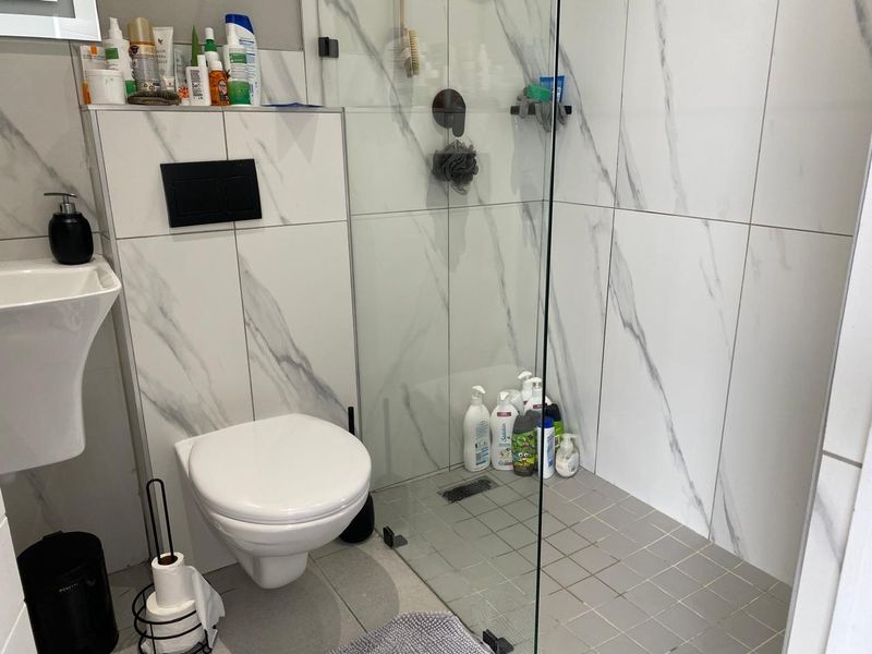 Excuiste Home For Rental in Palm Lakes Estate - Photo 7