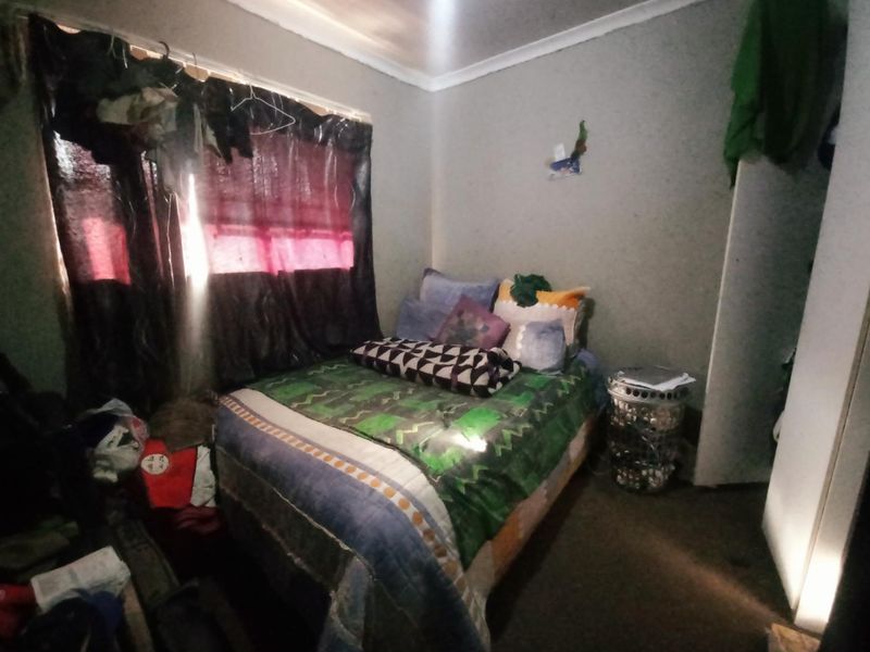 A 2 BEDROOM APARTMENT - Photo 5