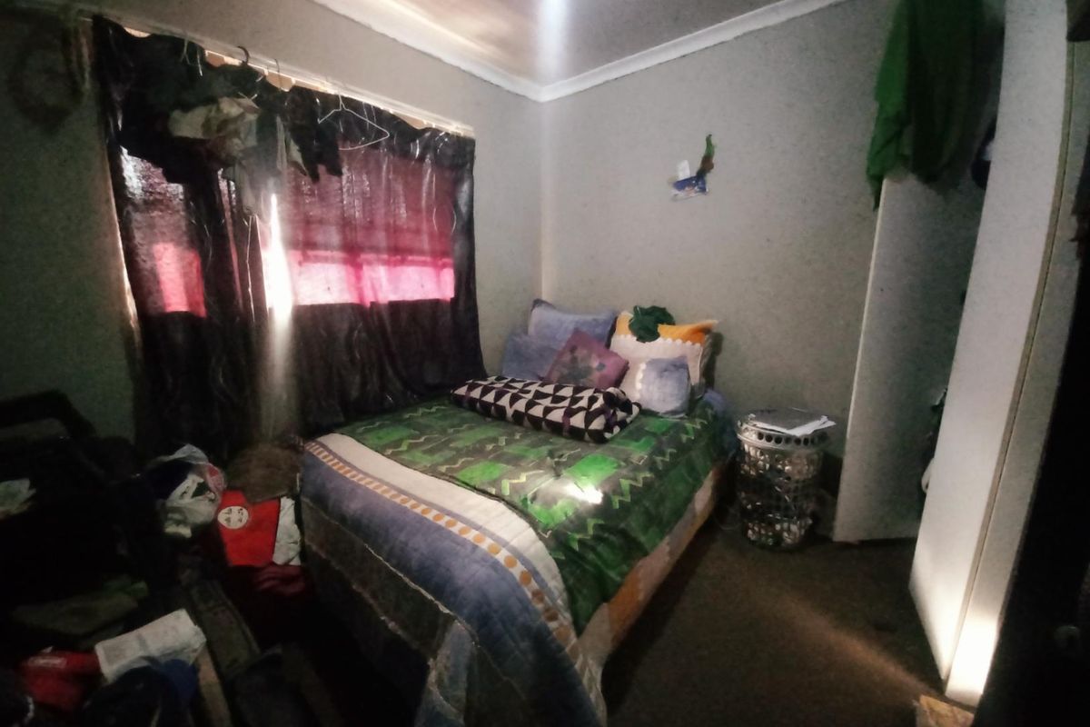 A 2 BEDROOM APARTMENT - Photo 5