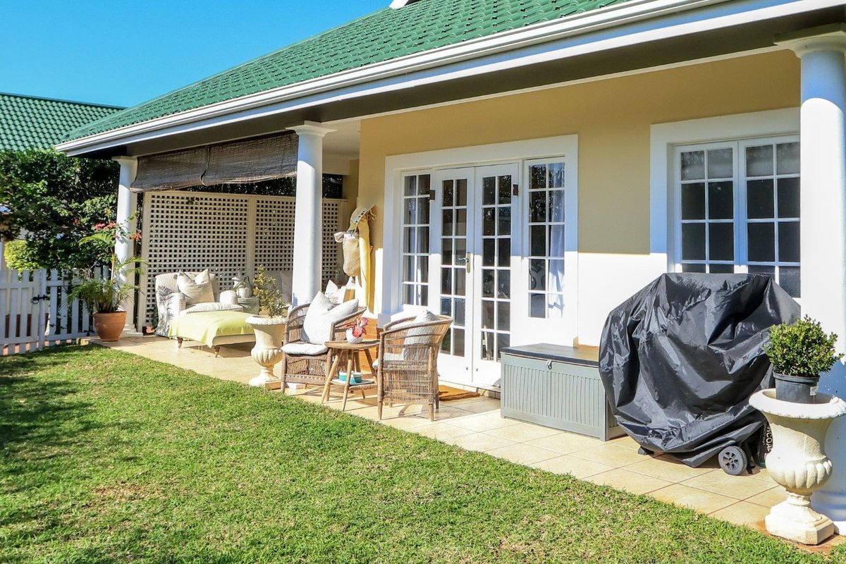 Beautifully appointed, 3 Bedroom Simplex within a secure estate - Photo 4