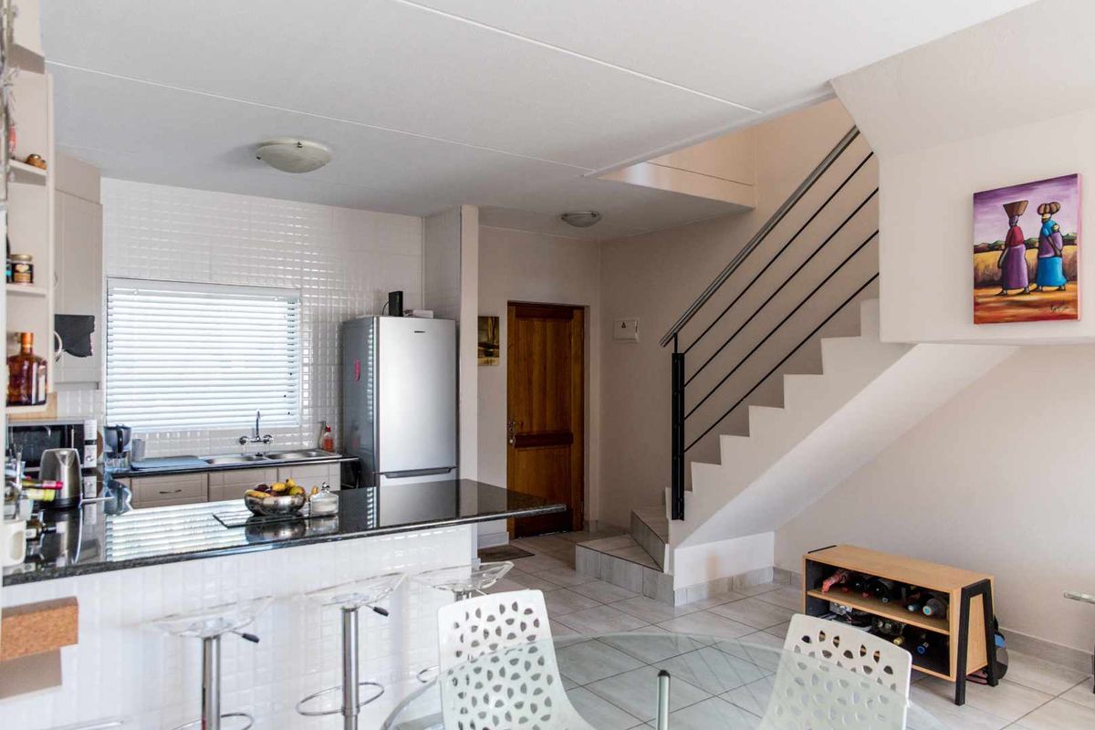 Gorgeous 2 bed, 2 bath apartment for sale in Abbington - Photo 4