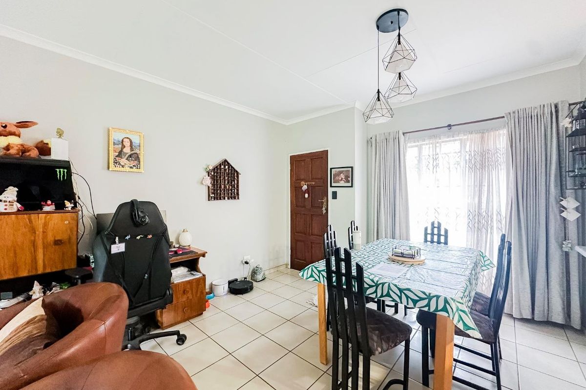 2 Bedroom Simplex with a Private Garden - Photo 3