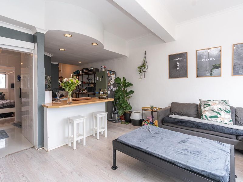 Art Deco one bedroom with Lions head view - Photo 6