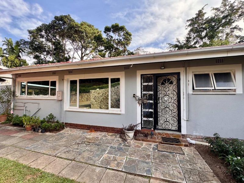 TO RENT - Charming 3-Bedroom Family Home with Separate Flatlet in Westville - Photo 2