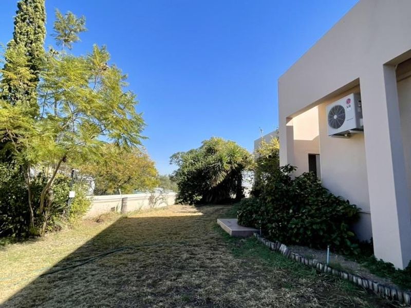 4 Bedroom Large family home in Eros, with beautiful garden, entertainment area and pool - Photo 10