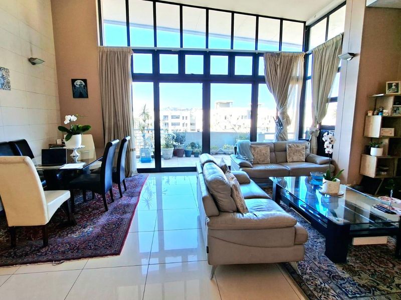 Spacious Bedford Centre Apartment – Prime Position, Exceptional Potential! - Photo 3