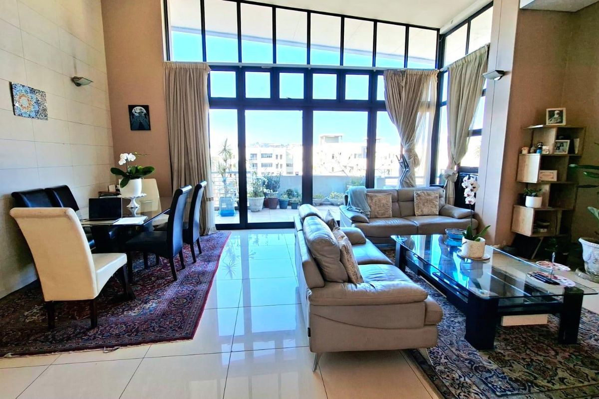 Spacious Bedford Centre Apartment – Prime Position, Exceptional Potential! - Photo 3