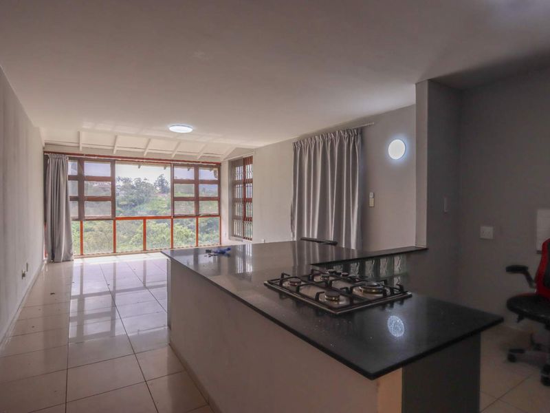 Stylish Renovated Triplex | 3 Beds, 3 Baths | Space, Privacy & Modern Living! - Photo 4