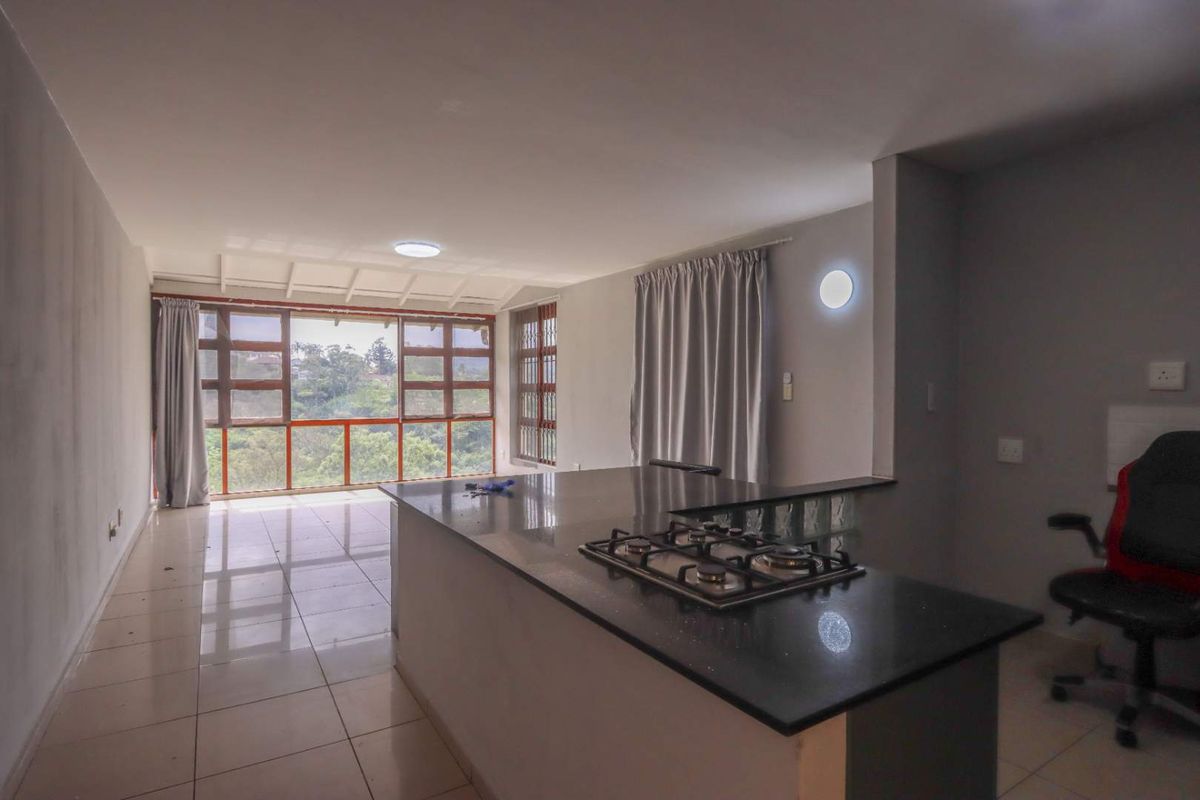 Stylish Renovated Triplex | 3 Beds, 3 Baths | Space, Privacy & Modern Living! - Photo 4