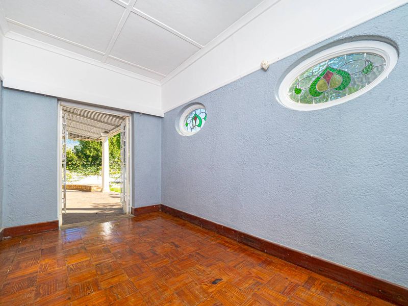 An outstanding family home waiting to be re-invigorated - Photo 10