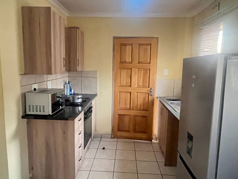 House in Leopard Rest Estate - Photo 2