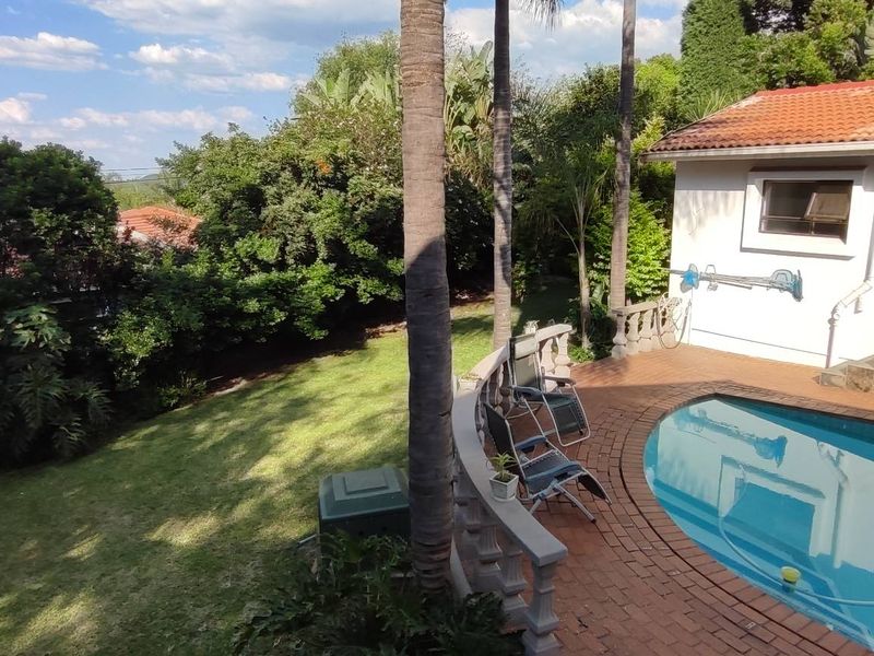 SECURE AND PRIVATE LIVING! - Photo 4