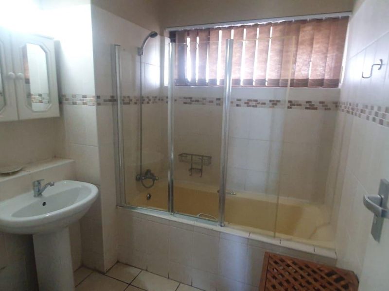 Fully furnished 2 bed with 180degree seaview - Photo 7