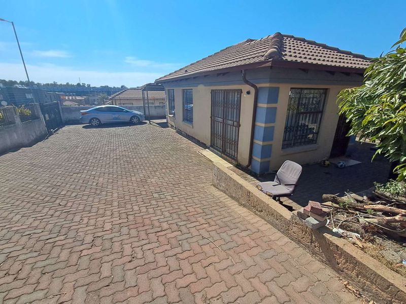 EXLUSIVE MANDATE IN OLIEVEN EXT 36 - Photo 2