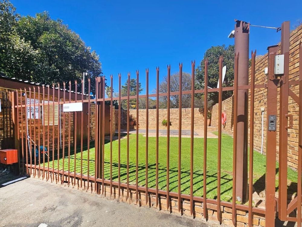 Gated Complex Pool