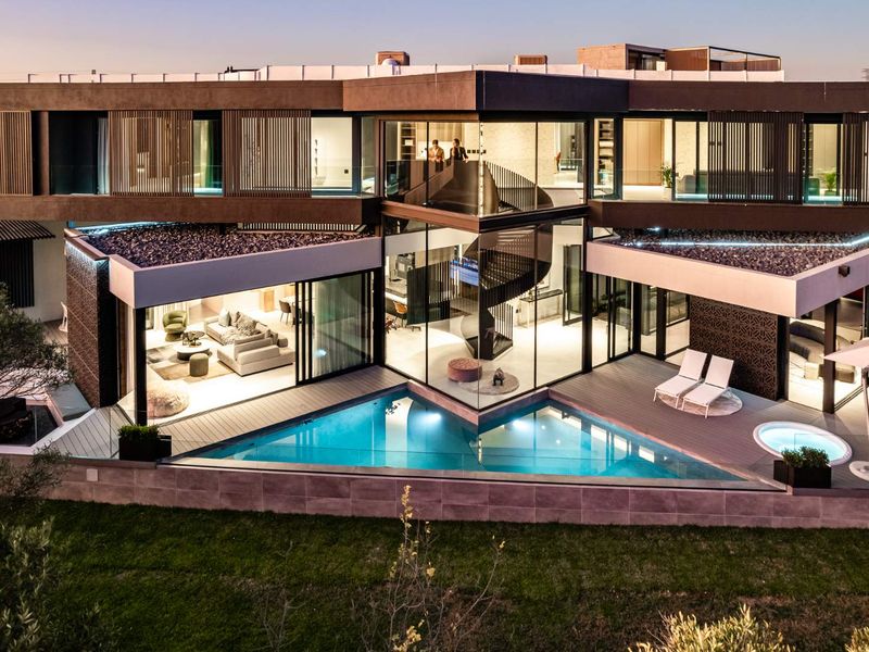PICASSO   A Masterpiece located on pristine parkland with a lustrous stream forming part of this opulent property. - Photo 1