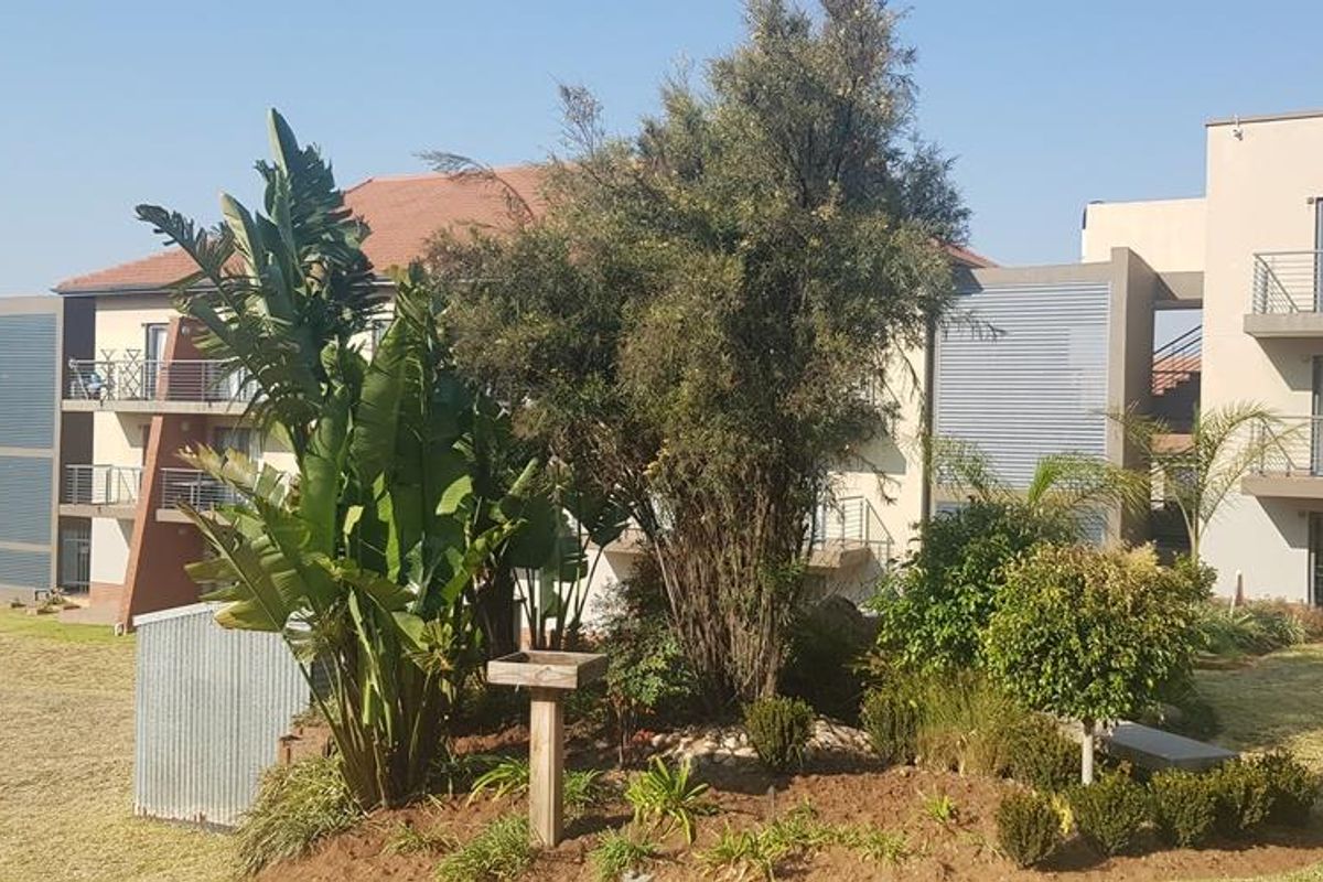 Studio Apartment in Ruimsig - Photo 4