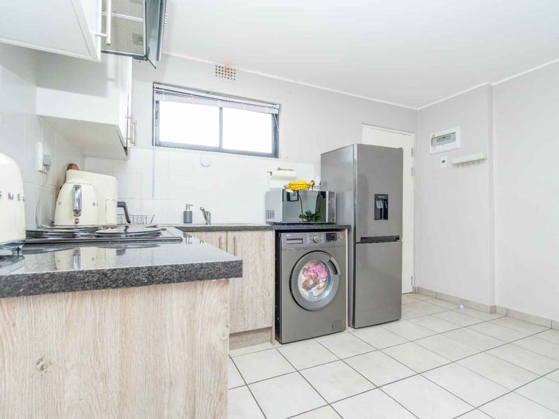 Modern Affordable Apartment in Prime Location - Photo 6