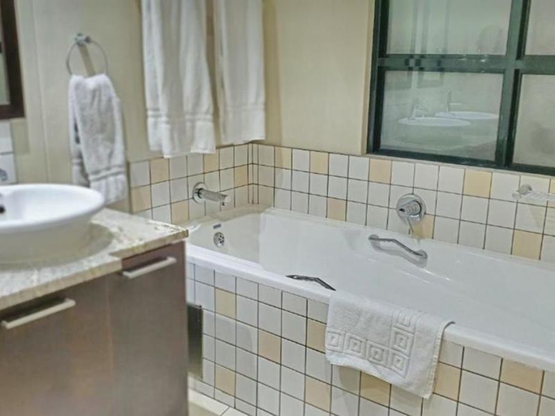 2 BED 2.5 BATH FULLY FURNISHED GARDEN  APARTMENT - Photo 9