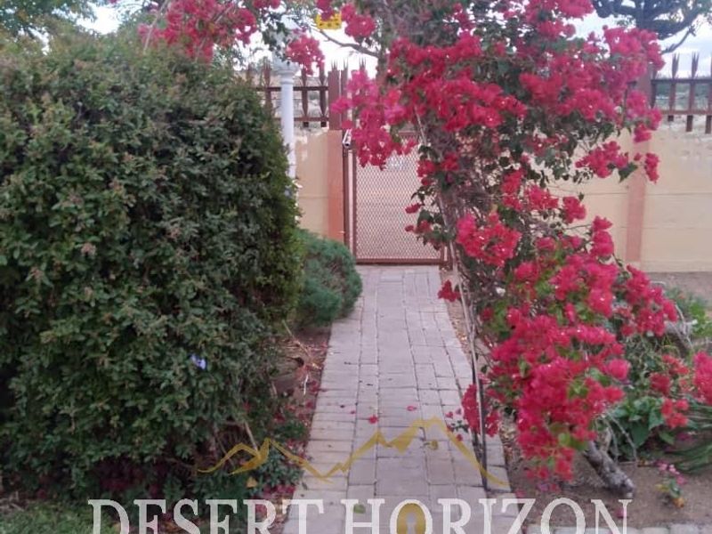 Keetmanshoop | Spacious Family Home with 2-Bedroom Flat - Photo 7