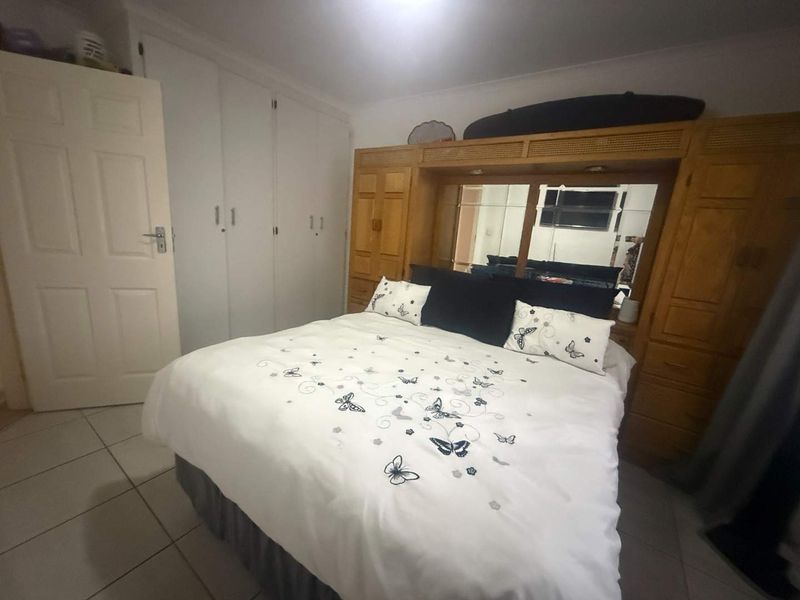 Charming 3-Bedroom Simplex in Sought-After Apple Tree Lane, Northwold - Photo 3