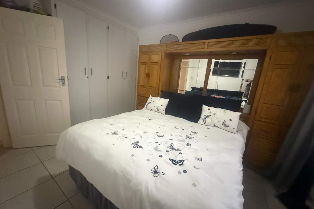 Charming 3-Bedroom Simplex in Sought-After Apple Tree Lane, Northwold - Photo 3