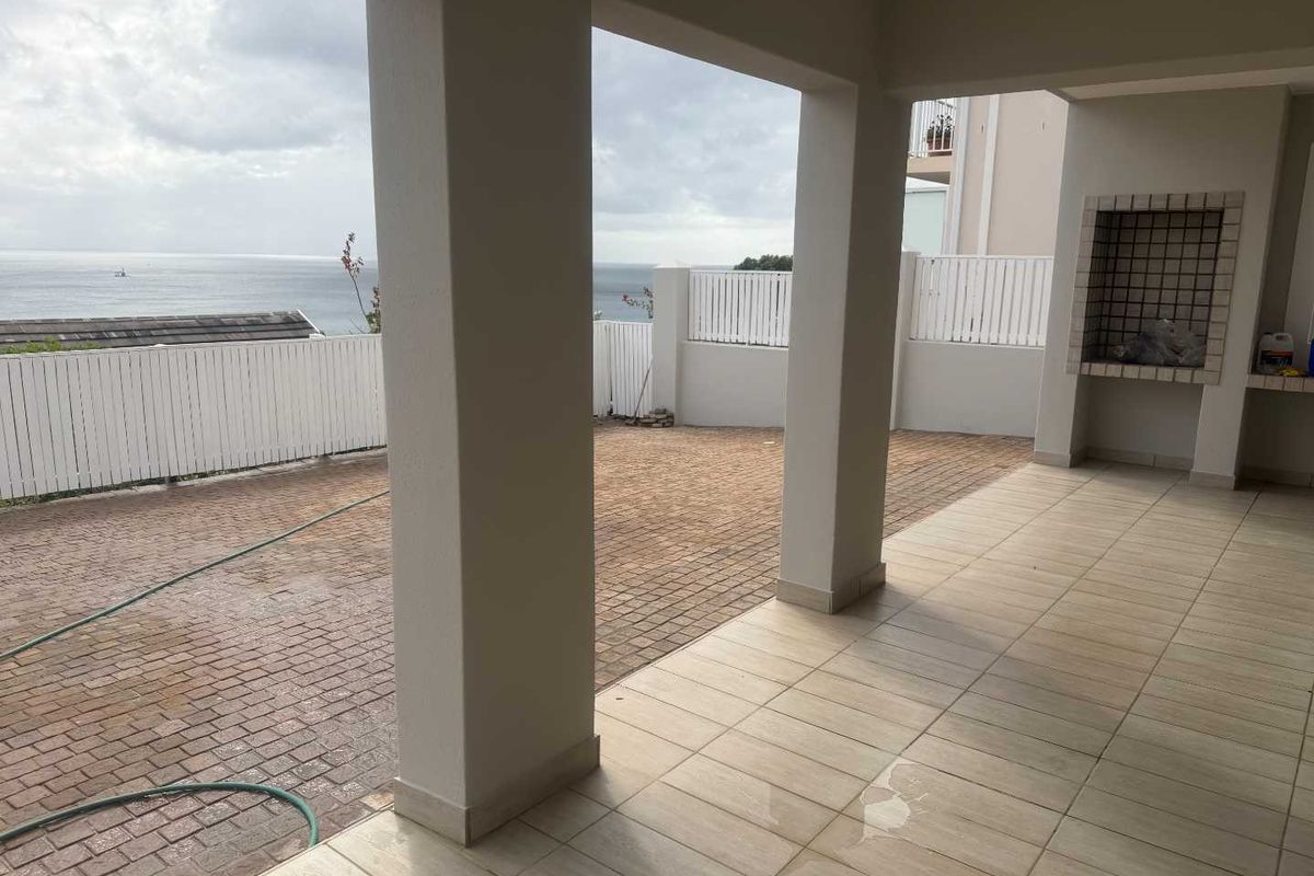 NEWLY RENOVATED DOUBLE STORY HOME IN SIMONS TOWN - Photo 3