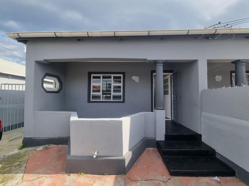 Unfurnished 2-bedroom Cluster House To Ret in Lansdowne - Photo 1