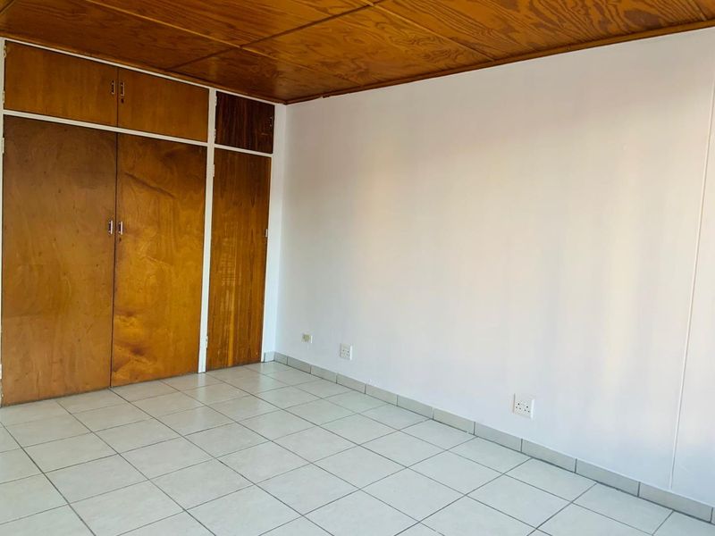 Neat & Comfortable Bachelor Apartment To Let - Photo 7