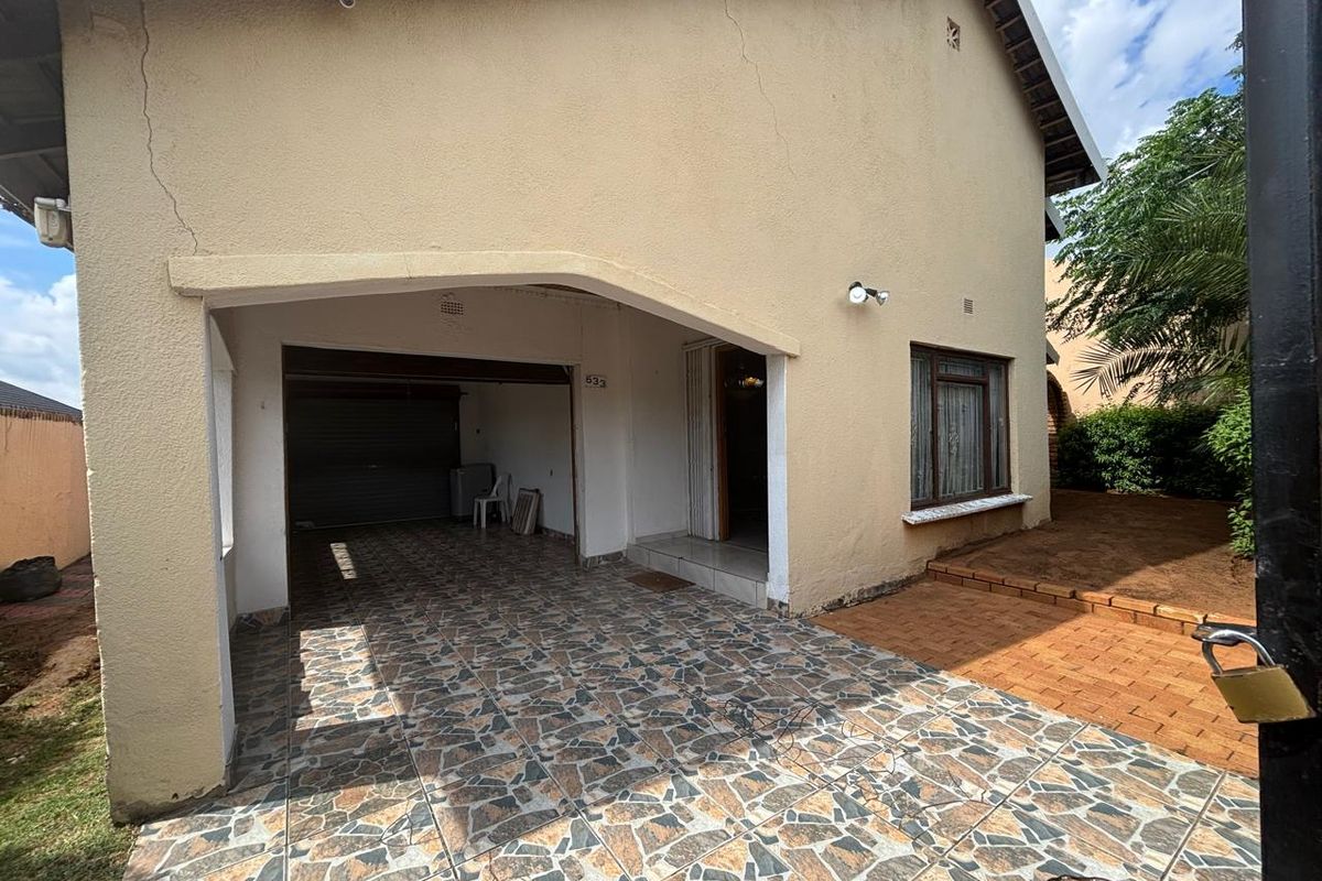 4 Bedroom house for sale in Diepkloof - Photo 2