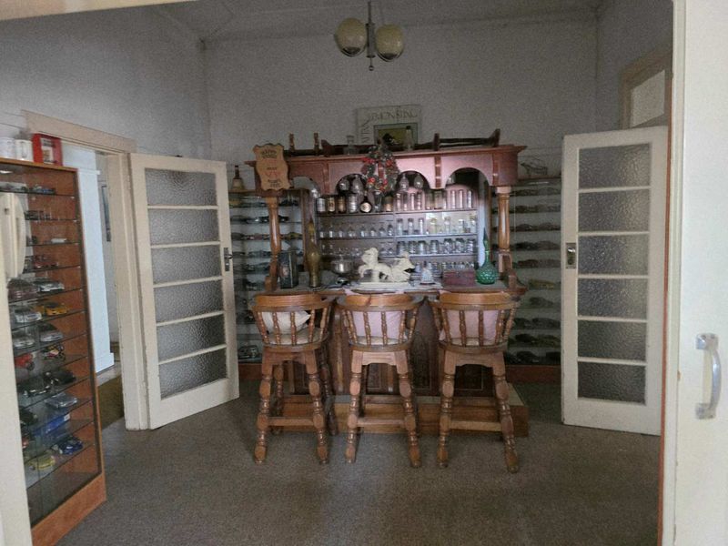 Big house with flatlet, pool and outbuildings - Photo 10